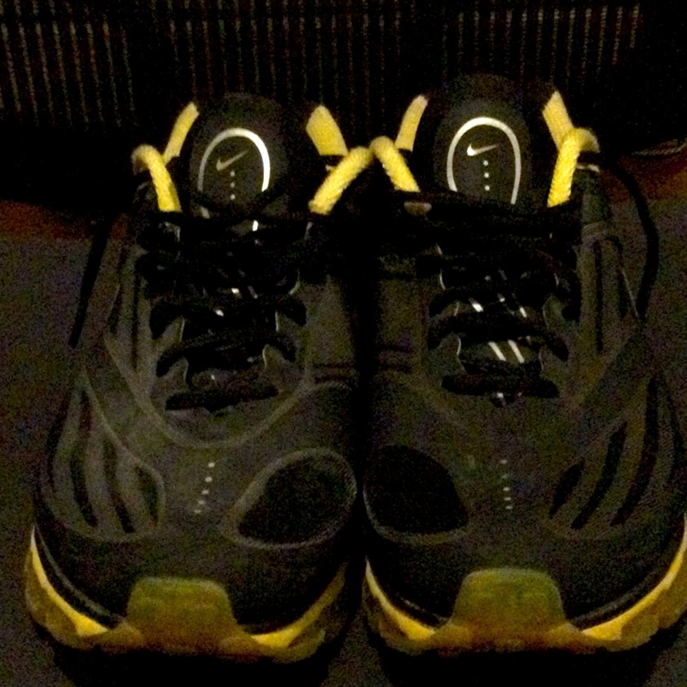NIKE RUNNING SHOES - Picture 2 of 3